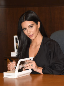 Kim_Kardashian_Book_Signing